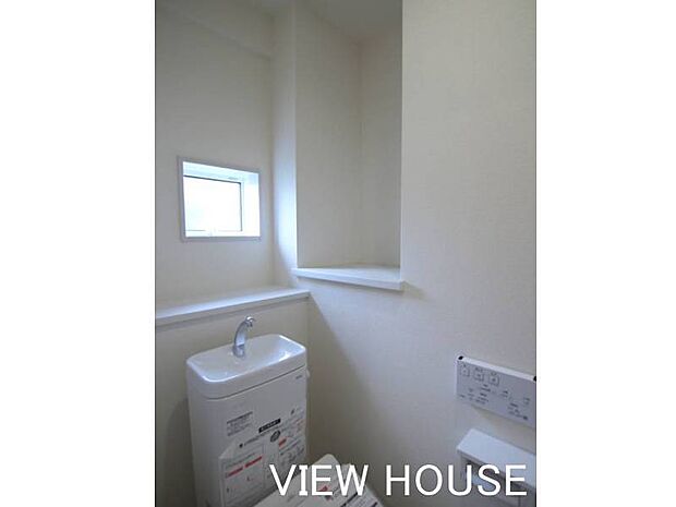 ■トイレ｜便利なカウンター付き♪