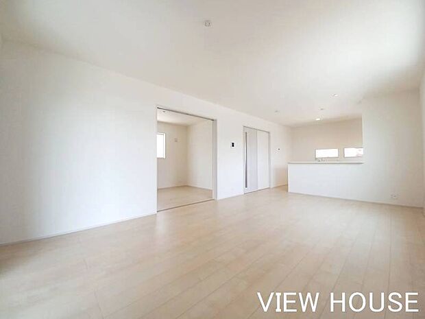 ■ストレートタイプのLDKなので広々感じられます♪