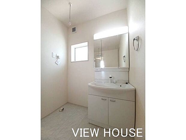 ■洗面室|3面鏡洗面化粧台付き♪身支度もスムーズ♪