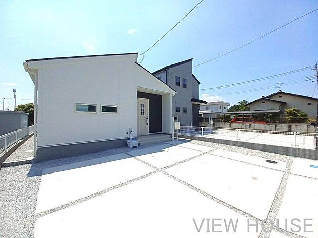 ■2色の張り合わせがオシャレ☆駐車可能なカースペース♪