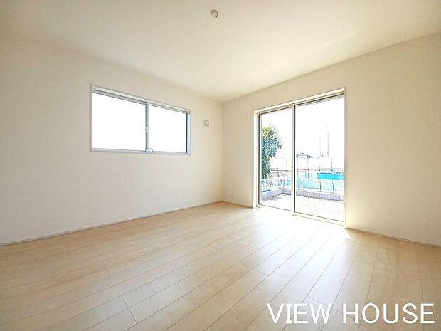 ■8帖洋室|南向きで陽当たり良好♪2面採光で明るく風通しも◎