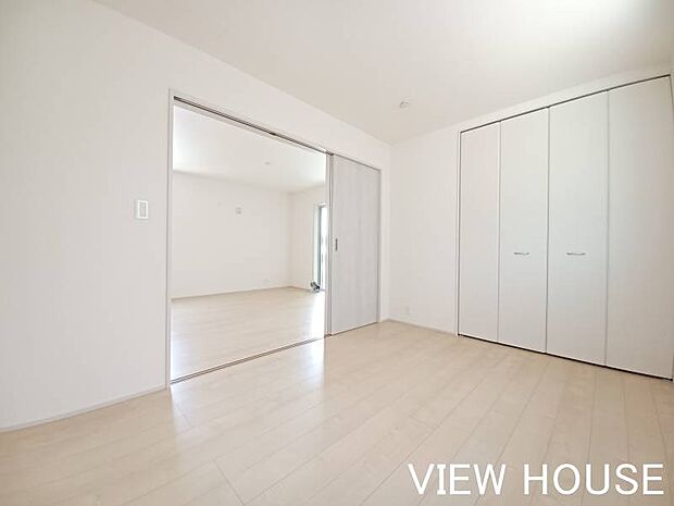 ■6帖洋室|LDK続きの6帖洋室です♪収納もたっぷりあります♪