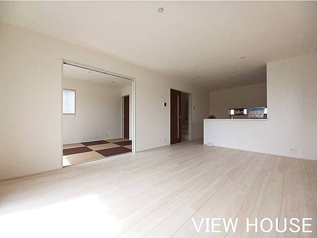 ■16帖のリビング続きには6帖の和室もあります♪