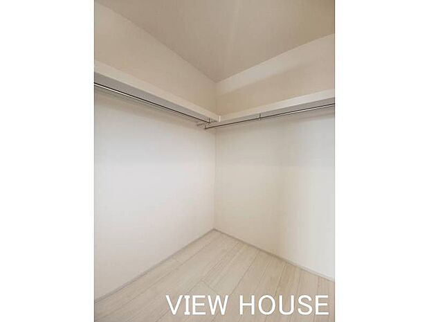 ■ウォークインクローゼット｜ハンガーパイプが付いているのでかけ収納が可能です♪