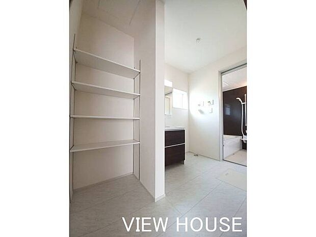 ■洗面室|可動棚が付いています♪タオルやパジャマなど収納しても◎