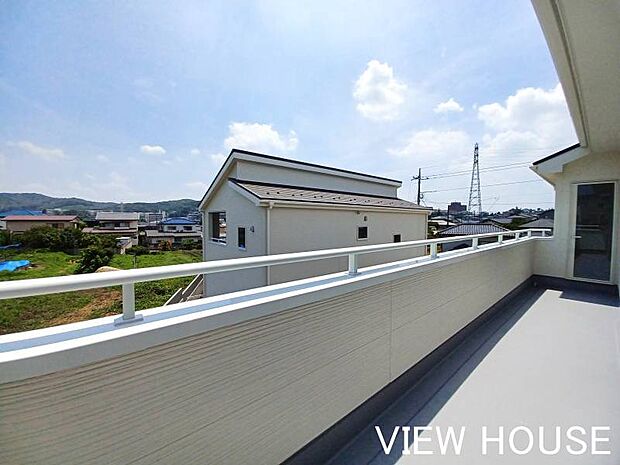 ■3部屋に面しているので出入りしやすいバルコニーです♪