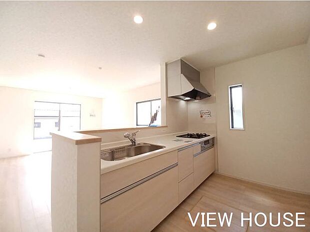 ■スライド収納が付いた使い勝手の良いシステムキッチン♪