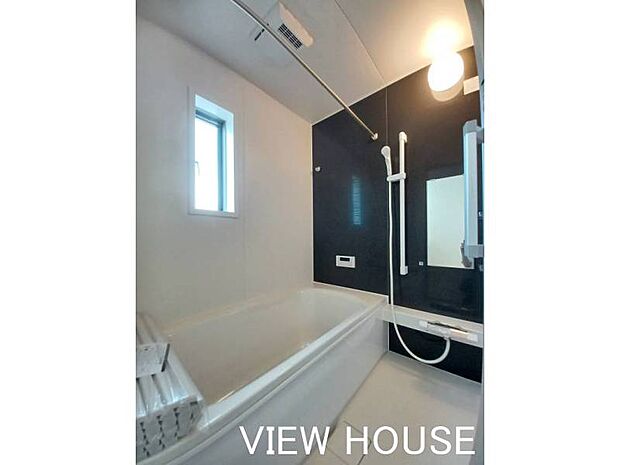 ■浴室|浴室乾燥暖房機能付きなので、寒い季節はヒートショック予防に、雨天時は洗濯物を乾かすこともできます♪