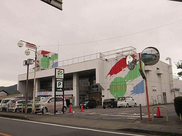 フレッセイ新桐生店 1572m
