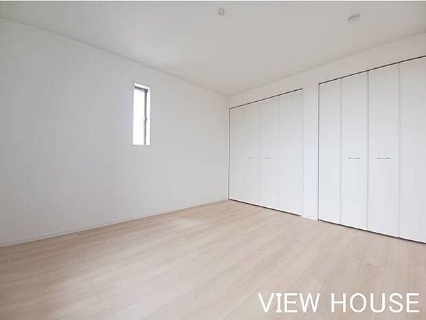 ■2階7.5帖洋室|大きなクローゼットが2つあるのでご夫婦でわけてもいいですね♪