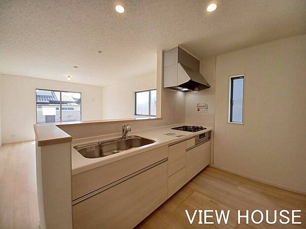 ■スライド収納が付いた使い勝手の良いシステムキッチン♪