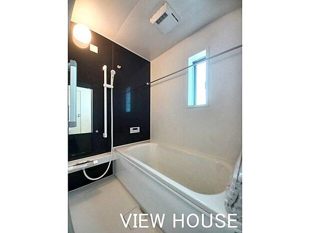 ■浴室|浴室乾燥暖房機能付きなので、寒い季節はヒートショック予防に、雨天時は洗濯物を乾かすこともできます♪