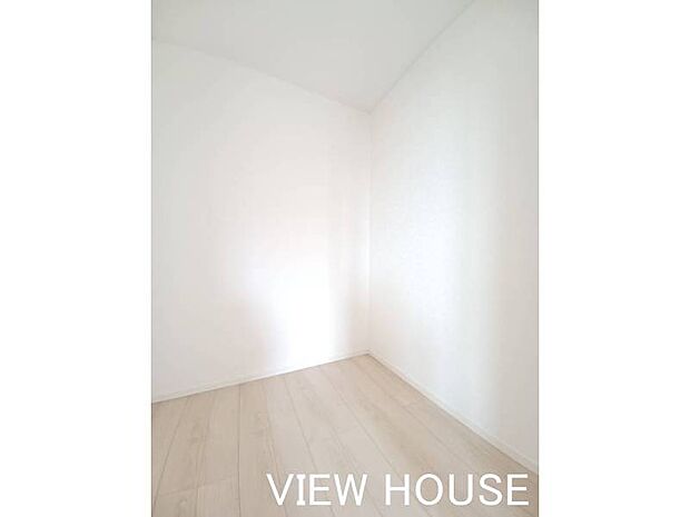 ■ウォークインクローゼット|2帖と広々したウォークインクローゼット♪季節物やスーツケースなど収納しても◎