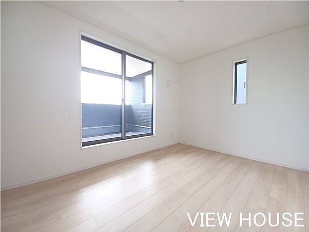 ■2階6.5帖洋室|バルコニーに面しているので明るく風通しも◎