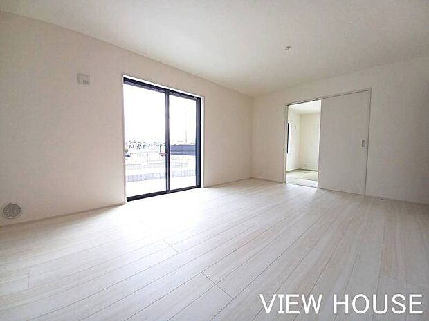 ■16帖のLDK♪6帖の和室も隣接しているので広々感じられます♪