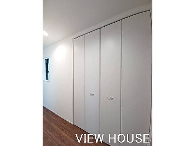 ■収納｜ホールには収納付き♪日用品などストックできます♪