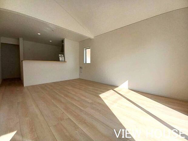 ■壁面が広いので家具を配置しやすいです♪