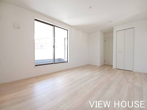 ■2階9.2帖洋室｜ゆとりの9.2帖♪大きなベッドを置いてもゆとりがあります♪