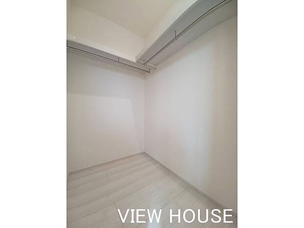 ■ウォークインクローゼット｜ハンガーパイプが付いているのでかけ収納が可能です♪