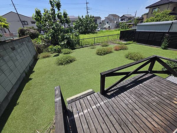■広いお庭もあります♪人工芝付きなのでお子様がプール遊びなどすることができます♪