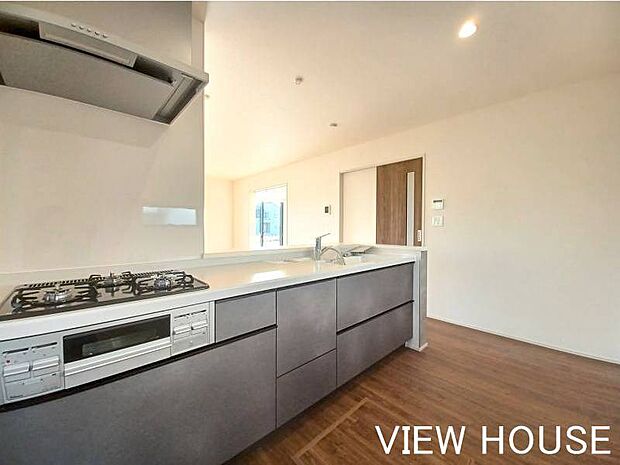 ■グレー基調のキッチンです♪スライド収納でスッキリ♪