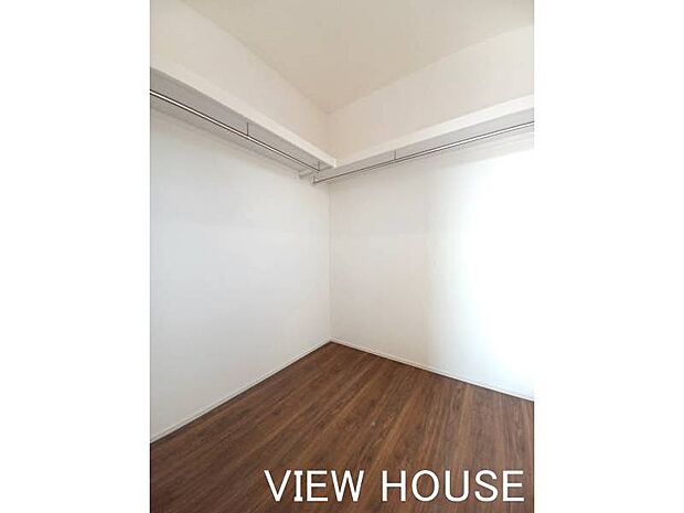 ■WIC|ハンガーパイプが付いているのでかけ収納が可能です♪