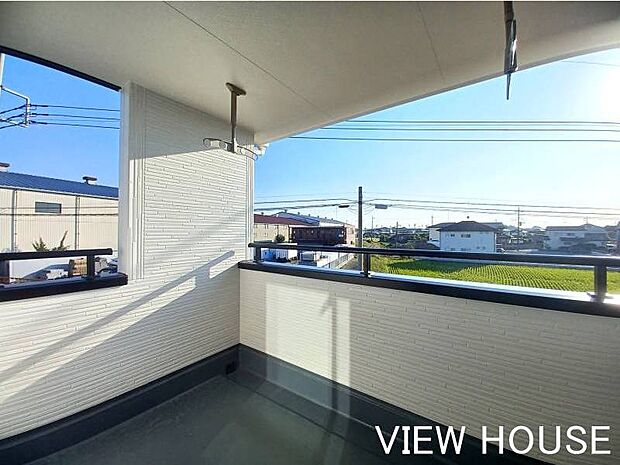 ■屋根付きなので急な雨でも洗濯物が安心♪