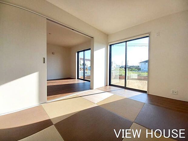 ■1階6帖和室|和室の窓にはプリーツスクリーン付き♪上下昇降して光の量を調整することができます♪