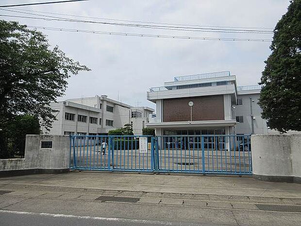 千代田町西小学校 1021m