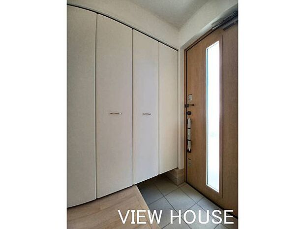 ■玄関｜クローゼットタイプの収納なので玄関スッキリ片付きます♪