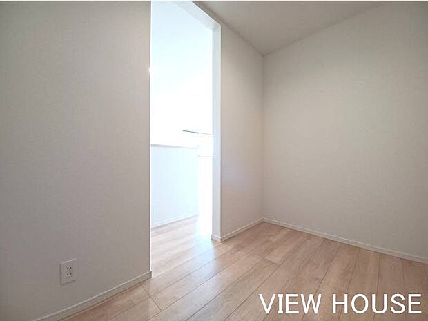 ■パントリー｜キッチン横には広々としたパントリーもあります♪食品や日用品のストックに♪