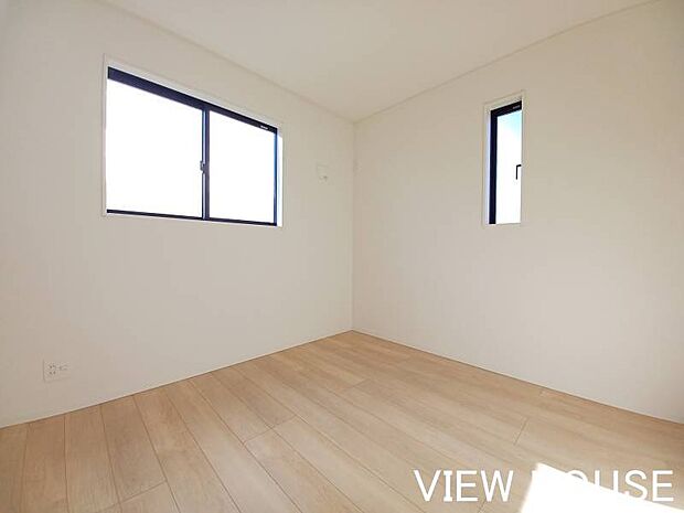 ■2階5帖洋室｜2面採光で明るく風通しも◎