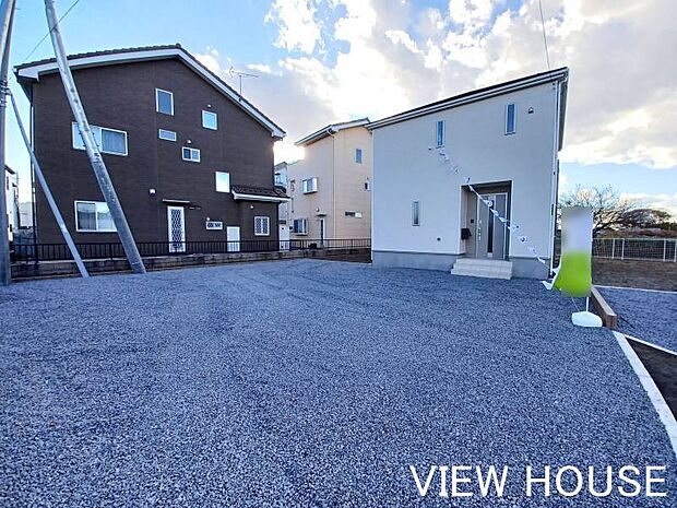 ■並列3台駐車可能なカースペース♪広い土地なので駐車もラクラク♪