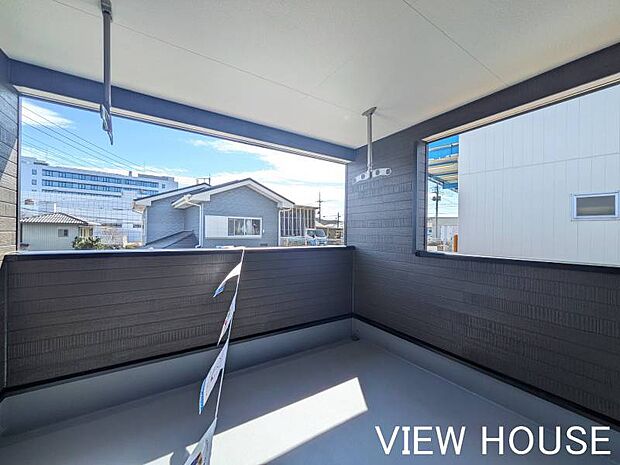 ■屋根のあるインナーバルコニー仕様のため、急な雨でもお洗濯物が濡れにくく安心です!