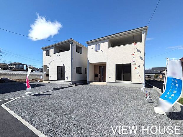 ■写真右側が3号棟です♪並列3台駐車可能なカースペースです♪