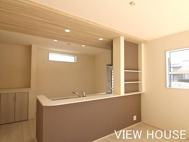 ■対面式キッチンからはお部屋全体が見渡せるため、お料理中もお子様の様子をしっかりと見守りながら、楽しく会話が弾む空間となっています♪