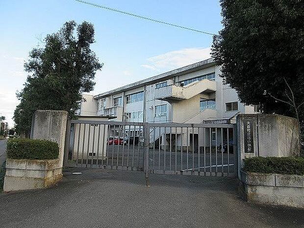 大泉町立北小学校 1172m