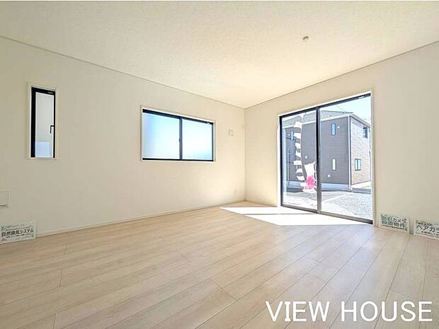 ■家具の配置がしやすい縦長のデザインなので、お子様のプレイスペースと食事の空間を分けるなど、工夫次第で使い勝手が広がります♪