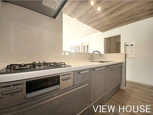 ■スライド収納が付いた使い勝手の良いシステムキッチン♪