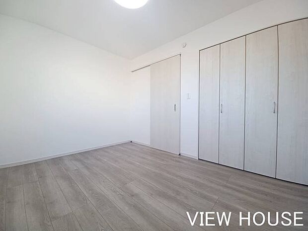 ■2階6帖洋室｜クローゼット付きなのでお部屋スッキリ暮らせます♪