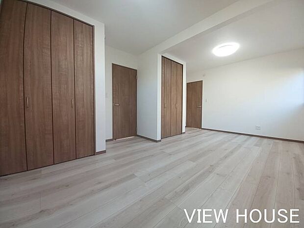 ■洋室5.3帖｜各部屋クローゼット付きなのでお部屋スッキリ暮らせます♪