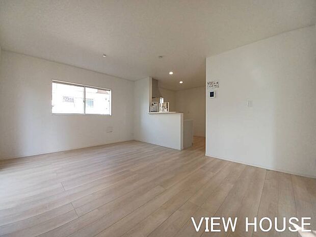 ■キッチンに立ちながら、リビングで遊ぶお子様の様子を見守ることができる安心の設計です♪