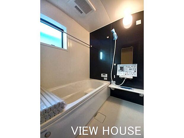 ■浴室|浴室乾燥機付きなので、雨の日や夜間の洗濯物干しにも大活躍します。1日の疲れを癒やす、リラックスタイムにぴったりの空間です♪