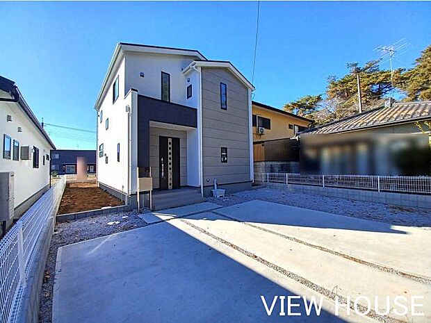 ■並列3台お車を停められる広々スペース！荷物が多い日や、お子様の送り迎えもスムーズに行えて毎日快適です♪