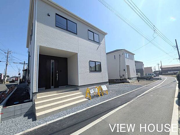 ■お客様を温かく迎え入れる、落ち着いたトーンの玄関アプローチです!