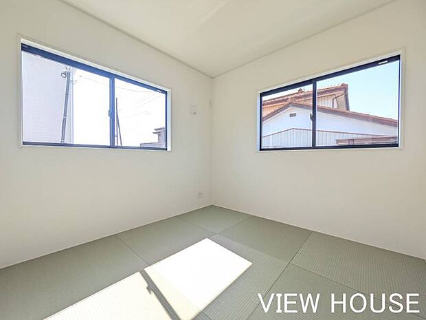 ■2面採光を確保した明るい5帖洋風和室です♪