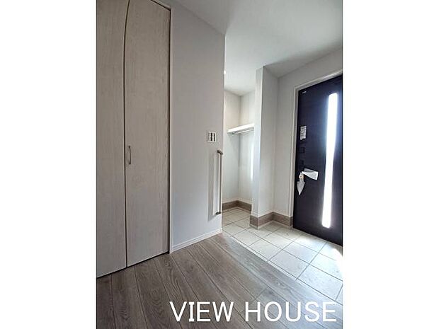 ■玄関｜玄関にはシューズインクローゼットと物入付き♪