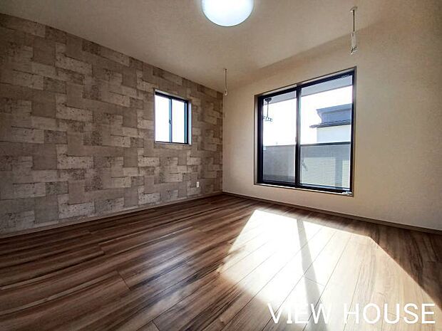 ■2階8帖洋室｜2面採光で明るく風通しも◎