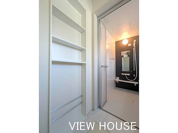 ■洗面室|洗面室には便利な壁面収納を完備!タオルや洗剤なども壁面にすっきり収まります♪