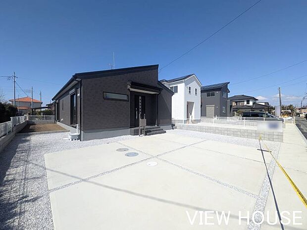 ■並列4台駐車が可能なスペースは、美しく整備されています!